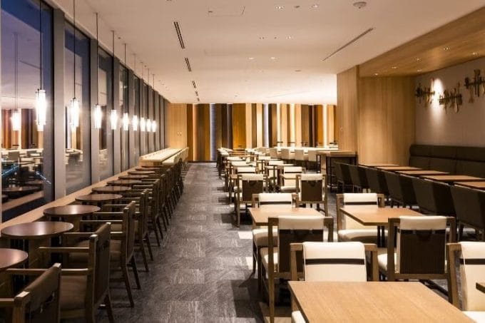 Hạng phổ thông đặc biệt: Trải nghiệm bay sang trọng với đặc quyền phòng chờ VIP