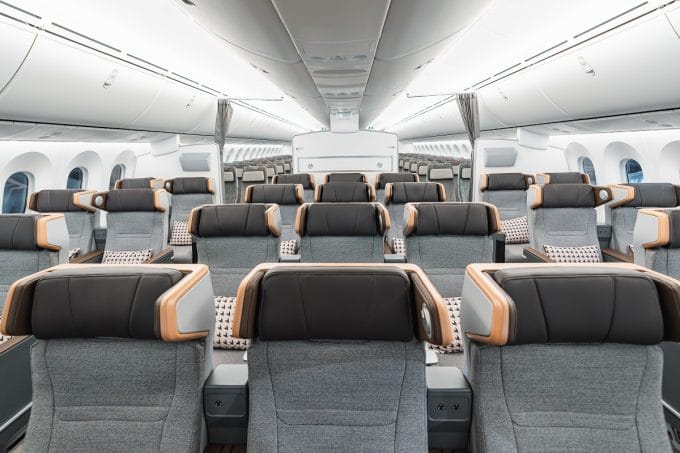 khoang Premium Economy trên chiếc Boeing 787 Dreamliner của EVA Air,