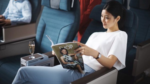 Hạng phổ thông cao cấp trên máy bay A350 của Cathay Pacific.
