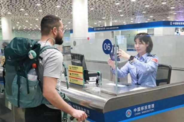 Trung Quốc miễn visa 240 giờ cho công dân Việt Nam
