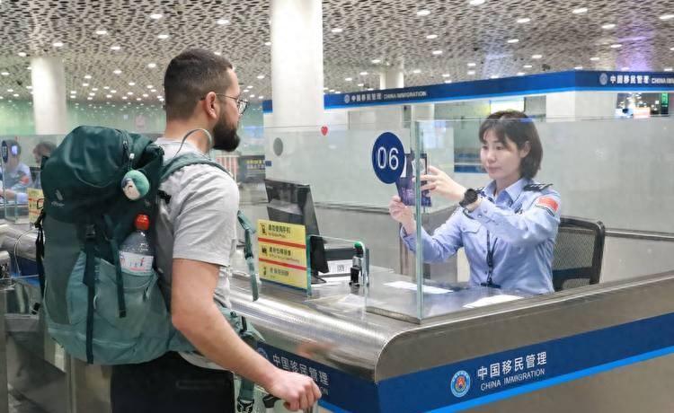 Trung Quốc miễn visa 240 giờ cho công dân Việt Nam