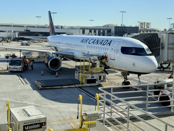 Air Canada va quy dinh tre em di may bay mot minh scaled e1791966257679